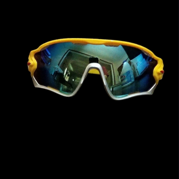 NWOT Durable Polarized Sunglasses Unisex - Picture 1 of 1